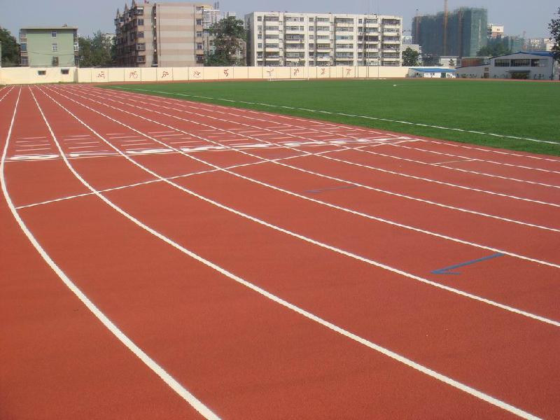 供應透氣型塑膠跑道，承接塑膠跑道工程翻新及維修