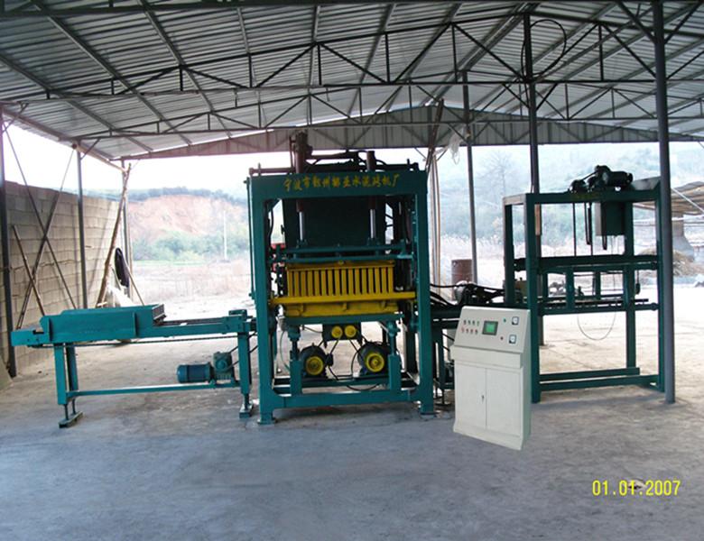 供應新疆大型全自動免燒水泥磚機12-15