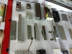 供應(yīng)南山科技園維修玻璃門