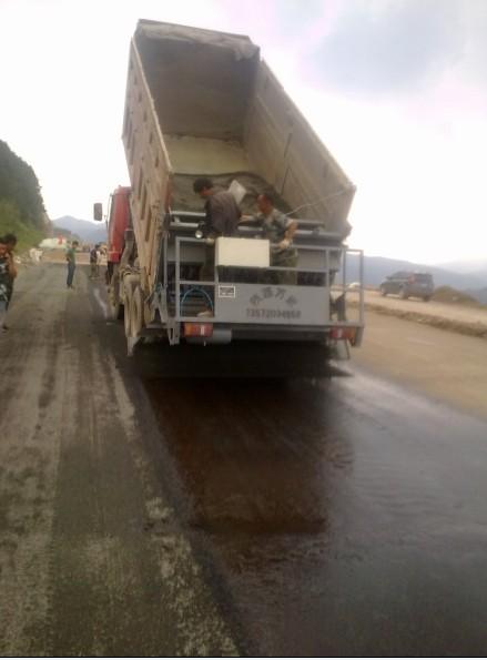 供應(yīng)陜西萬里車載式碎石撒布機(jī)全國直銷
