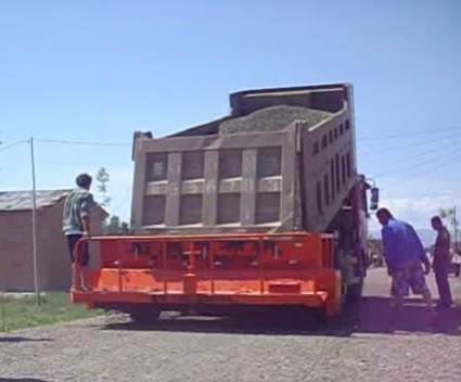 屑撒布機碎石撒布機圖片