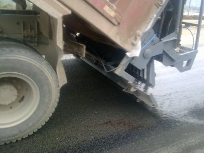 供應(yīng)陜西萬里車載式碎石撒布機(jī)全國直銷