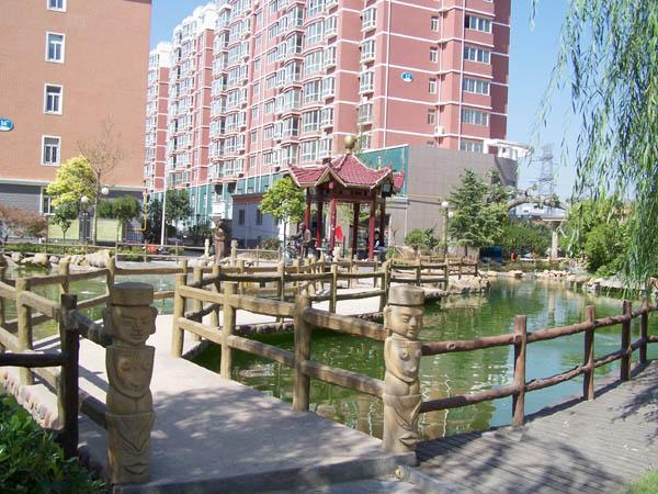 供應(yīng)煙臺小區(qū)道路旁假山假石的裝飾 小區(qū)道路假山塑石假山塑石的裝飾