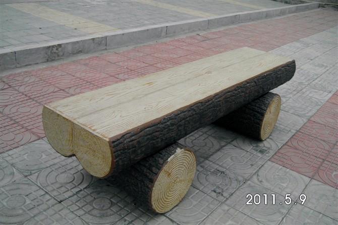 小區(qū)內(nèi)水泥仿木小品圖片