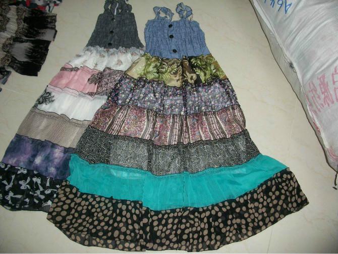 常年四季服裝批發(fā)時(shí)尚新款大量庫(kù)存圖片