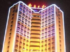 供應(yīng)廣州玻璃鋼臺(tái)椅