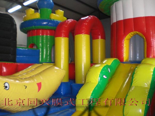 供應(yīng)70平米兒童充氣玩具城堡