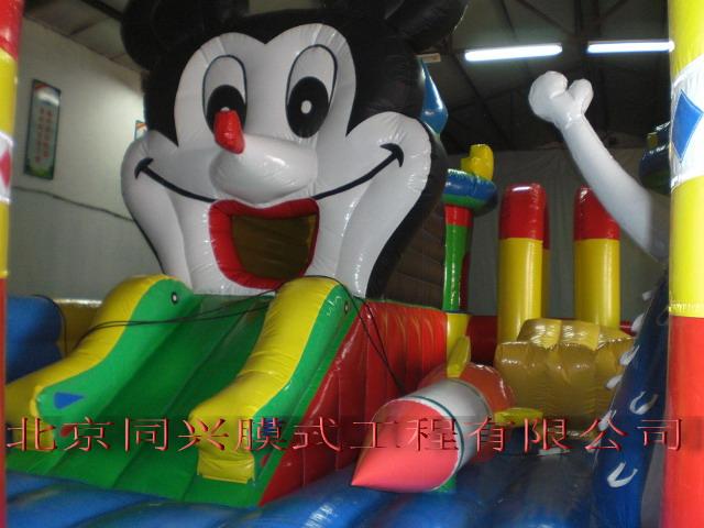 供應(yīng)70平米兒童充氣玩具城堡