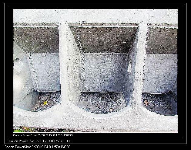 供應(yīng)三孔水泥豬槽批發(fā)