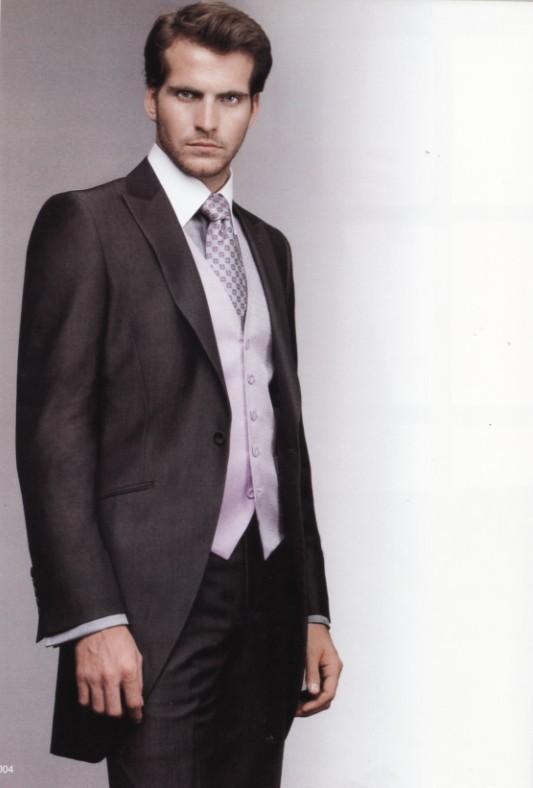 供應(yīng)2012秋季新款西裝