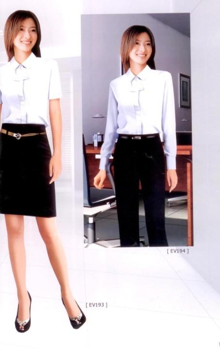 供應(yīng)專業(yè)定做女套裝