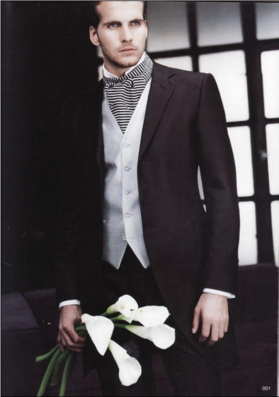 供應(yīng)專業(yè)生產(chǎn)各種場(chǎng)合的職業(yè)西裝