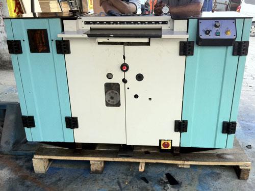 供應(yīng)二手S520片皮機(jī)。深圳片皮機(jī)