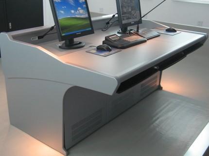 供應(yīng)不銹鋼操作臺(tái)廠家13926444600