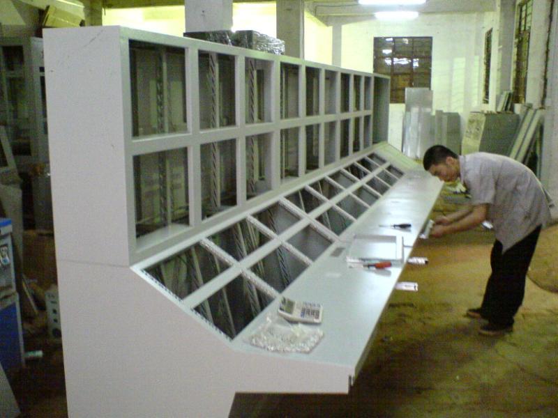 供應(yīng)加操作臺(tái)面的電視墻13926444600