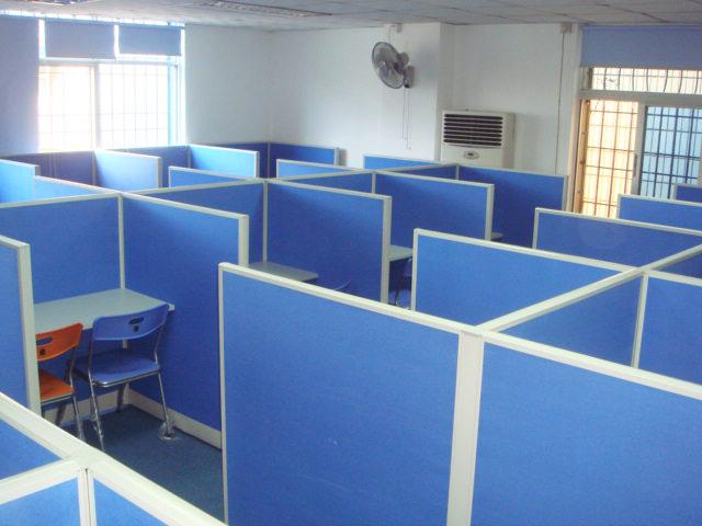 供應(yīng)鄭州屏風(fēng)隔斷   鄭州隔斷式辦公桌  鄭州屏風(fēng)辦公桌廠家  鄭州