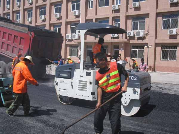 供應(yīng)瀝青工程多少錢？深圳瀝青鋪設(shè)多少錢一平米？