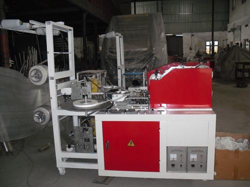 供應(yīng)塑料或無紡布檔位套把套一體 一次性塑料汽車檔位套 把套機(jī)器 一次性塑料P汽車檔位套 把套機(jī)器