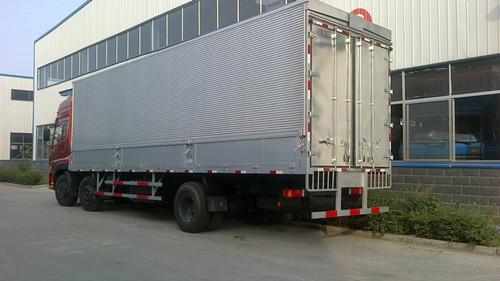 供應(yīng)供應(yīng)*9米6飛翼車(chē)15噸飛翼車(chē)價(jià)格康明斯210匹馬力