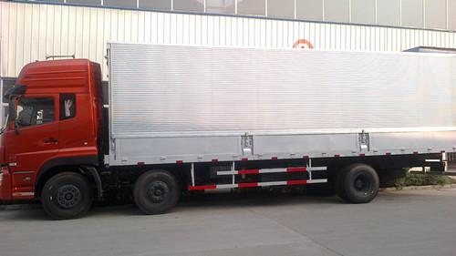 供應(yīng)東風(fēng)*9米6飛翼車15噸飛翼廂式貨車