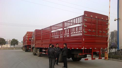 供應(yīng)徐州倉柵式運輸車*小三軸倉柵式運輸車廠家價格