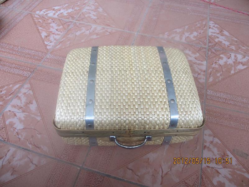 專(zhuān)業(yè)生產(chǎn)精美柳編工藝品柳箱