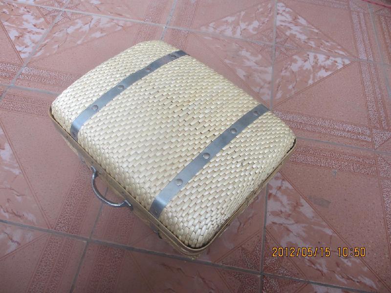 專(zhuān)業(yè)生產(chǎn)精美柳編工藝品柳箱