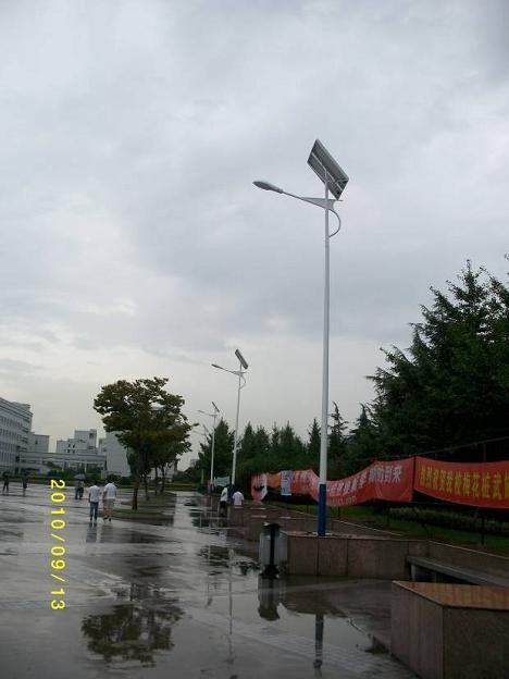 供應(yīng)廠家生產(chǎn)太陽能路燈LED太陽能路燈 60瓦LED太陽能路燈