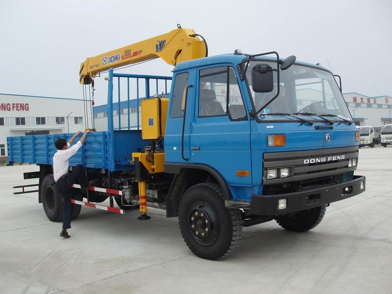 供應(yīng)10噸后雙橋隨車吊價(jià)格