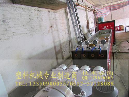 PVC一出雙穿線管押出機(jī)械圖片