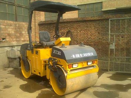 供應(yīng)好品質(zhì)、高質(zhì)量一拖洛建JCC303齒輪側(cè)傳動(dòng)壓路機(jī)市場(chǎng)優(yōu)惠價(jià)