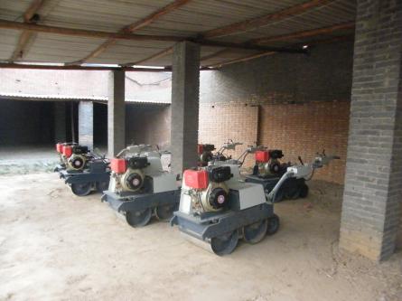 洛陽800公斤小型雙鋼輪壓路機(jī)圖片/洛陽800公斤小型雙鋼輪壓路機(jī)樣板圖 (2)