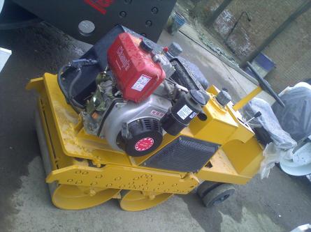 供應(yīng)洛陽(yáng)路通小型壓路機(jī)壓路機(jī)*價(jià)，0.8噸全液壓雙鋼輪振動(dòng)壓路機(jī)