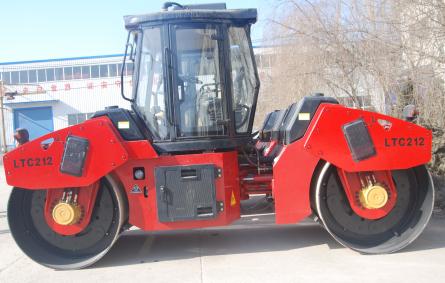 供應(yīng)12噸全液壓雙鋼輪振動壓路機(jī)報價，生產(chǎn)洛陽路通LTC212壓路機(jī)