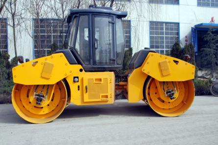 供應(yīng)12噸全液壓雙鋼輪振動壓路機(jī)報價，生產(chǎn)洛陽路通LTC212壓路機(jī)