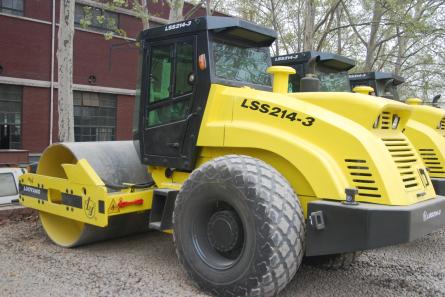 一拖洛建單鋼輪振動壓路機(jī)圖片