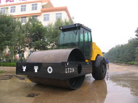 供應(yīng)洛陽(yáng)生產(chǎn)14噸單鋼輪壓路機(jī)報(bào)價(jià)，路通重工LT214單鋼輪液壓振動(dòng)