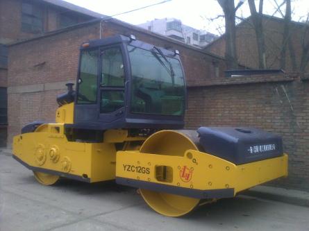 供應(yīng)洛陽一拖洛建機械雙鋼輪12噸機械驅(qū)動液壓振動壓路機