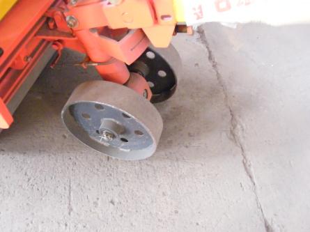 供應(yīng)生產(chǎn)洛陽雙鋼輪小型壓路機廠家，洛陽手扶雙鋼輪振動壓路機報價