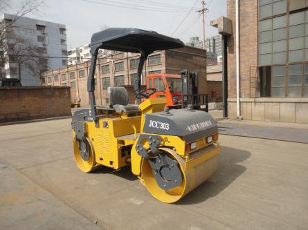 供應(yīng)好品質(zhì)、高質(zhì)量一拖洛建JCC303齒輪側(cè)傳動(dòng)壓路機(jī)市場(chǎng)優(yōu)惠價(jià)