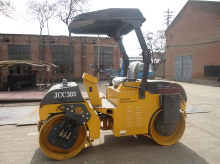 供應(yīng)好品質(zhì)、高質(zhì)量一拖洛建JCC303齒輪側(cè)傳動(dòng)壓路機(jī)市場(chǎng)優(yōu)惠價(jià)
