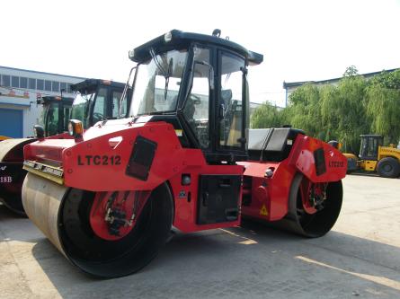 12噸全液壓雙鋼輪振動壓路機報價圖片