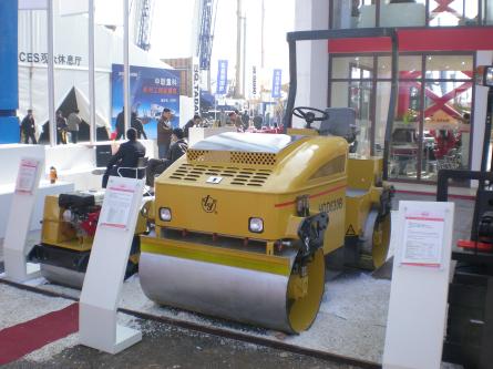 洛建全液壓小型雙鋼輪壓路機(jī)圖片/洛建全液壓小型雙鋼輪壓路機(jī)樣板圖 (2)