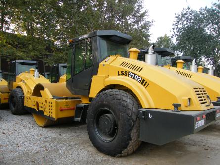 供應(yīng)一拖洛建機(jī)械LSS2101高速*單鋼輪大型液壓振動(dòng)壓路機(jī)及配件