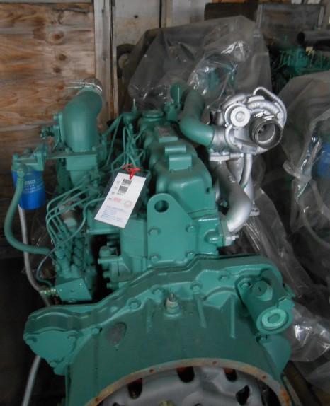 供應4DF2-15，一汽錫柴4缸150馬力發(fā)動機，CA4DF2-15