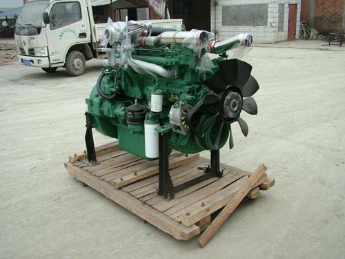 供應一汽錫柴240馬力發(fā)動機，錫柴CA6DF2-24