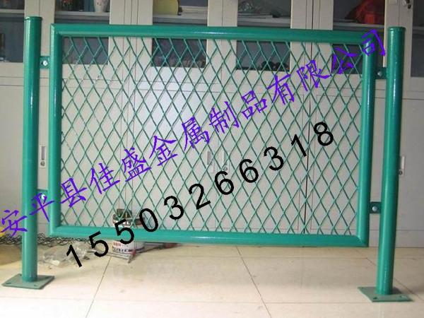 供應(yīng)鋼板網(wǎng)護欄