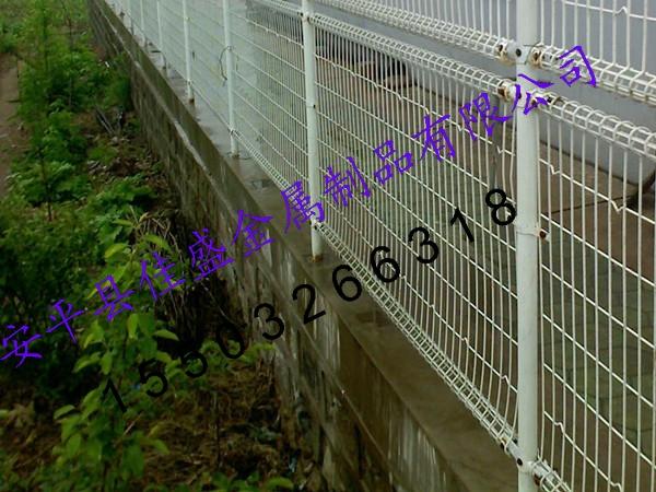 雙圈護欄網(wǎng)圖片