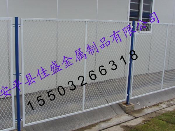 供應(yīng)鋼板網(wǎng)護欄