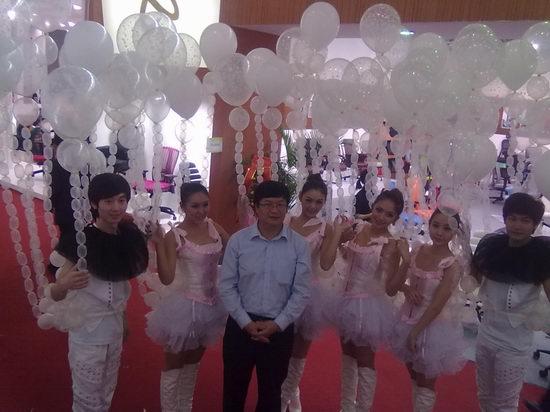 供應(yīng)*藝術(shù)師制作氣球藝術(shù)服裝服服飾